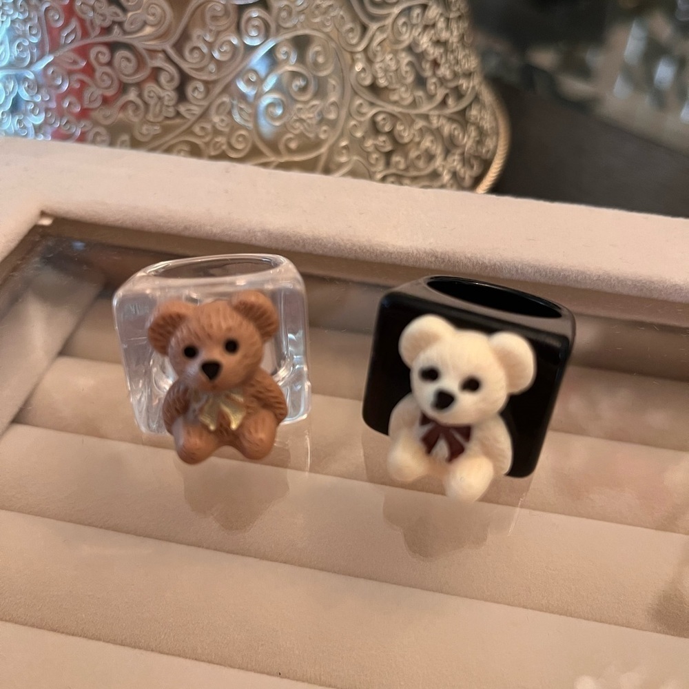 2 Bear Resin Rings - Picture 3 of 3